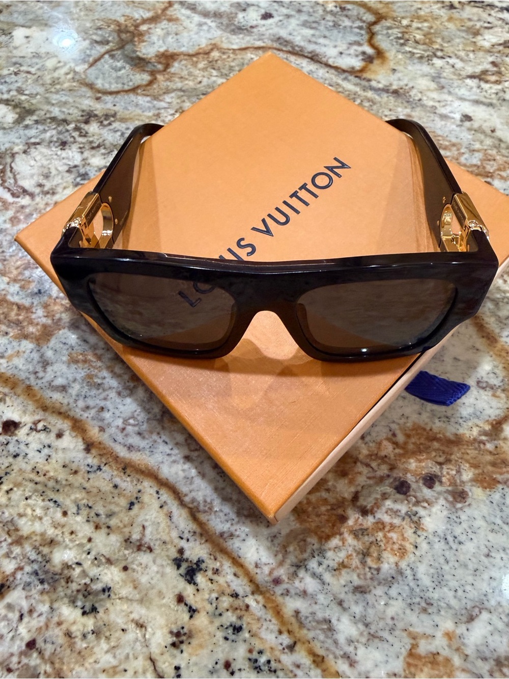 Louis Vuitton Black acetate link Sunglasses with Gold Accents unisex